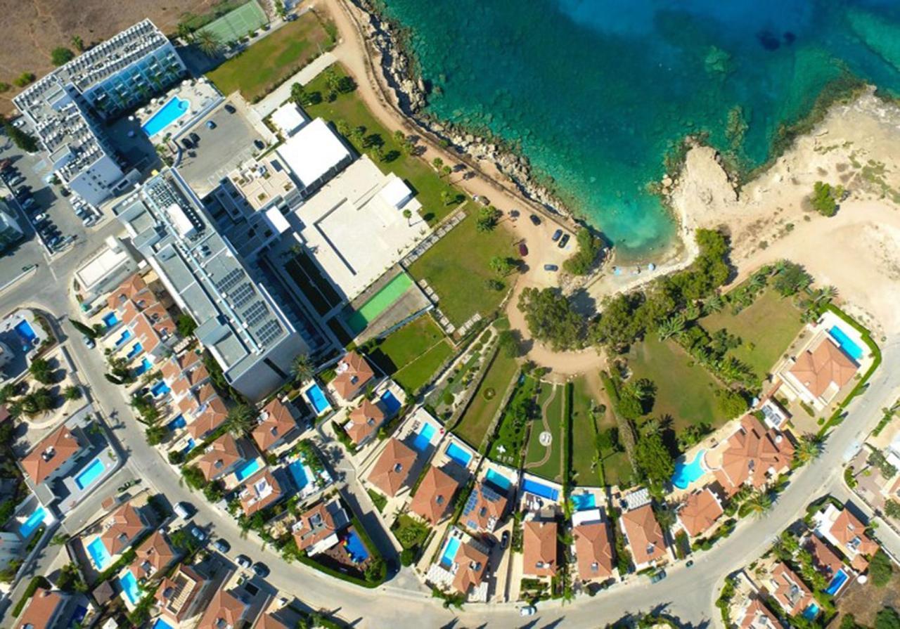 Laila - Coralli Beachfront Apartment Protaras Bagian luar foto