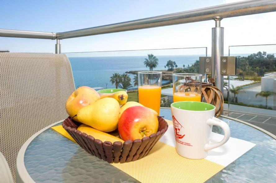 Laila - Coralli Beachfront Apartment Protaras Bagian luar foto