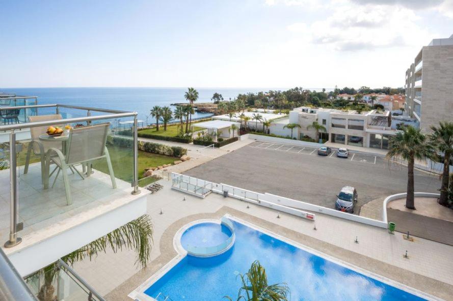Laila - Coralli Beachfront Apartment Protaras Bagian luar foto