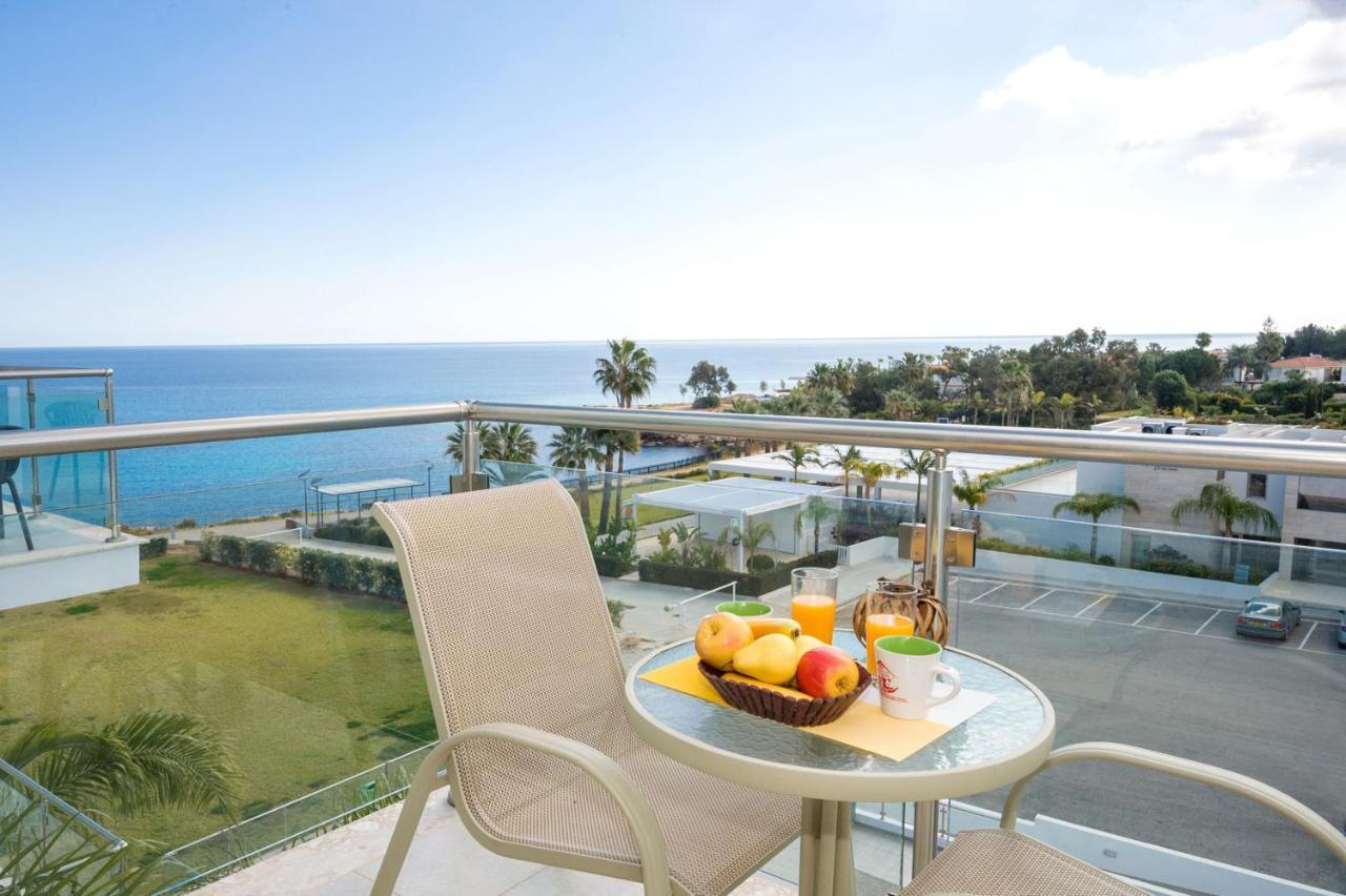Laila - Coralli Beachfront Apartment Protaras Bagian luar foto