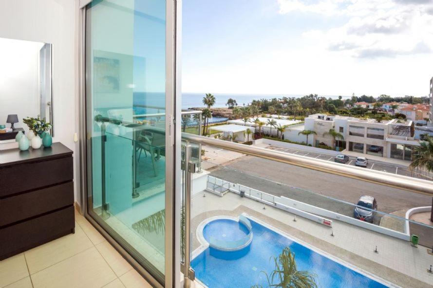 Laila - Coralli Beachfront Apartment Protaras Bagian luar foto