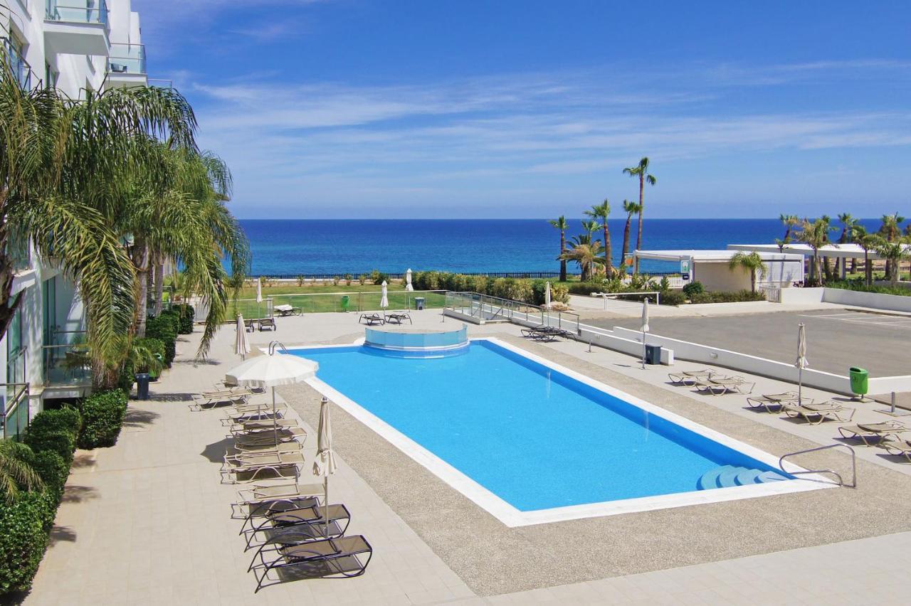 Laila - Coralli Beachfront Apartment Protaras Bagian luar foto