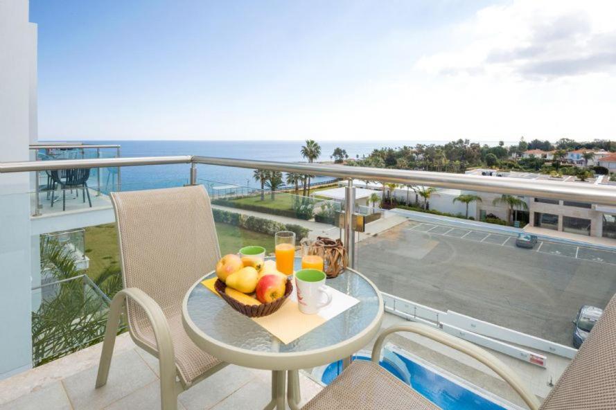 Laila - Coralli Beachfront Apartment Protaras Bagian luar foto