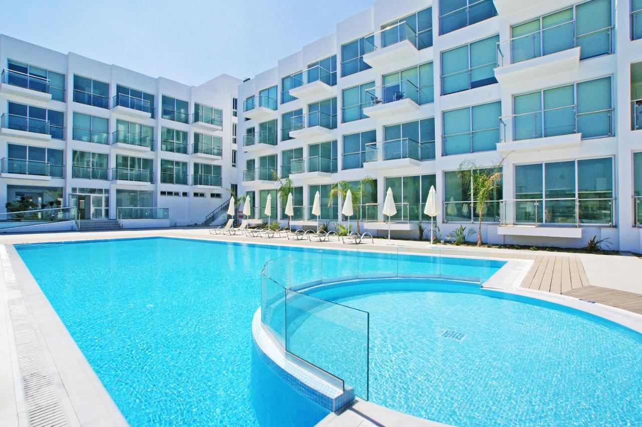 Laila - Coralli Beachfront Apartment Protaras Bagian luar foto