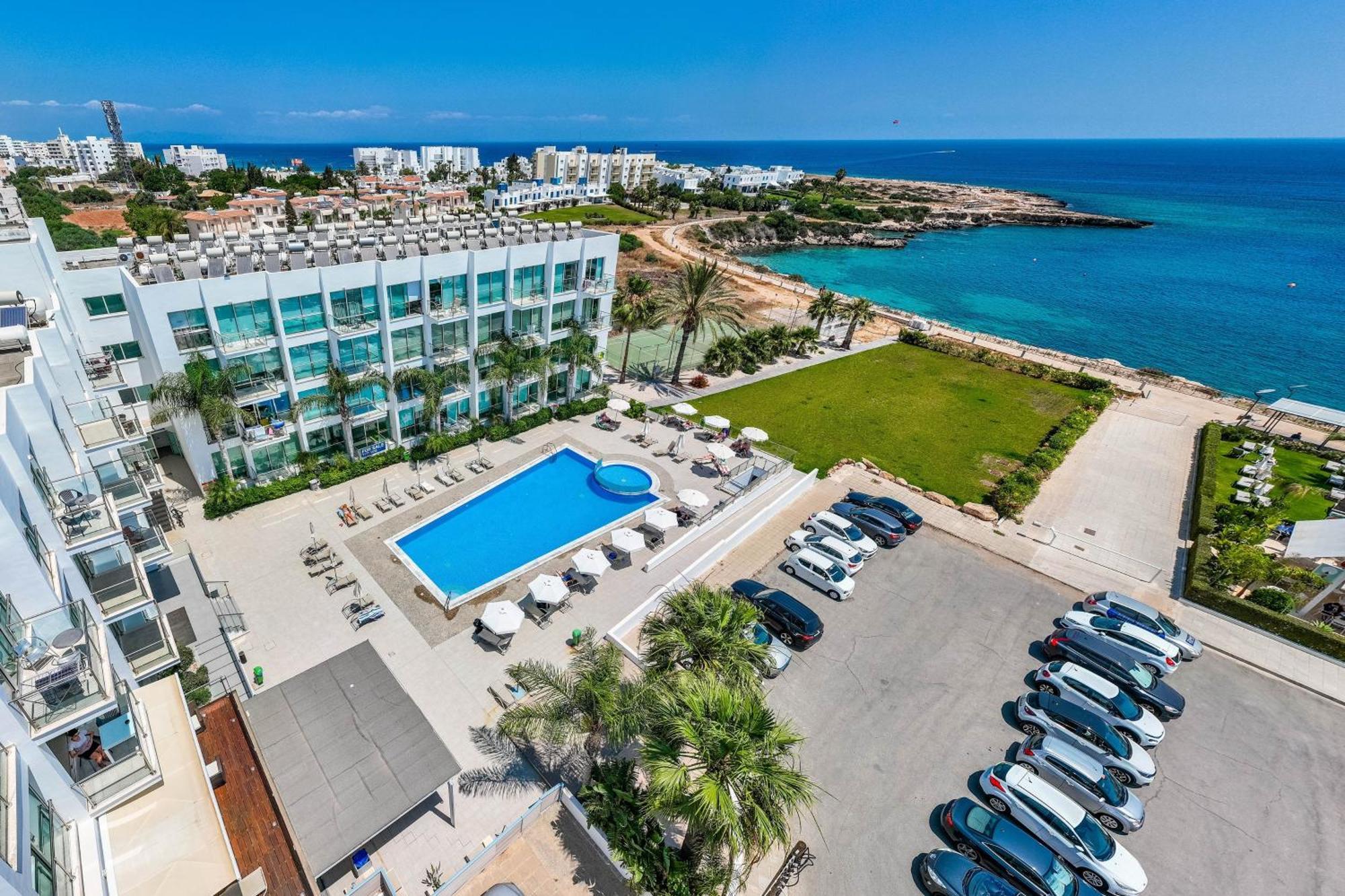 Laila - Coralli Beachfront Apartment Protaras Bagian luar foto